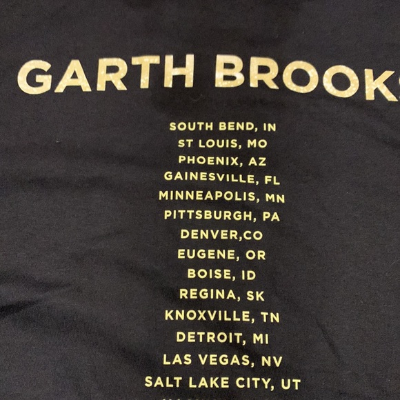 Garth Brooks Stadium tour tshirt - Picture 4 of 6